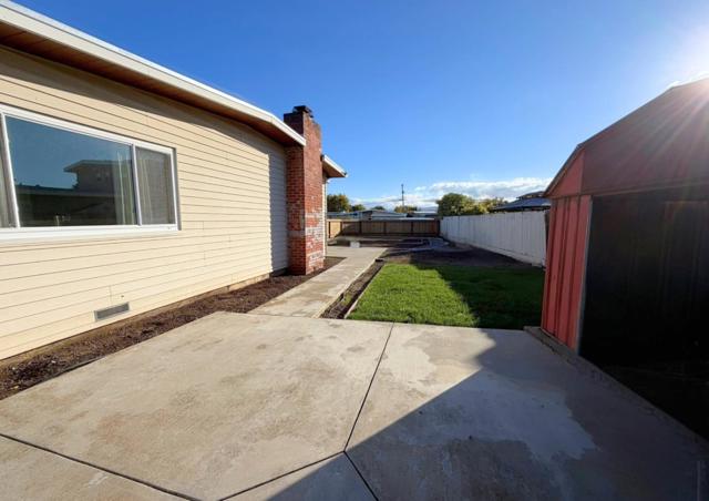 2053 Harding Avenue, San Mateo CA: https://media.crmls.org/mediaz/4fad660c-33f0-40af-a3da-a1bf6b64bf3d.jpg