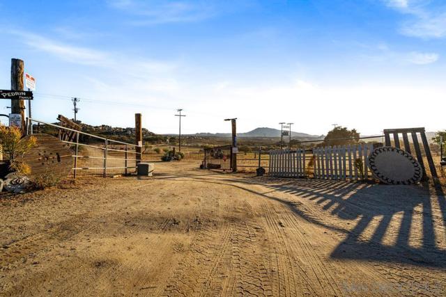 40760 Old Highway 80, Boulevard CA: https://media.crmls.org/mediaz/4fad7f2a-e28c-463f-b5e6-899a852db14e.jpg