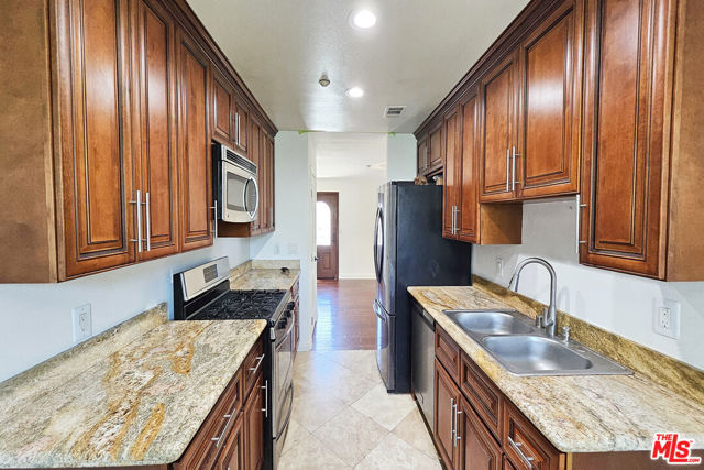 4220 Fair Avenue, North Hollywood CA: https://media.crmls.org/mediaz/4fad8e86-c77c-4569-8390-733a0d401c7b.jpg