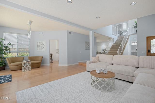 Detail Gallery Image 3 of 25 For 11998 Bubbling Brook St, Moorpark,  CA 93021 - 4 Beds | 2/1 Baths