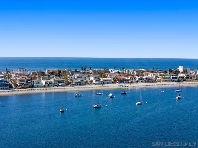 814 Kingston Ct, San Diego CA: https://media.crmls.org/mediaz/4fae06a9-7b70-40e6-a6af-2563dbb202c2.jpg