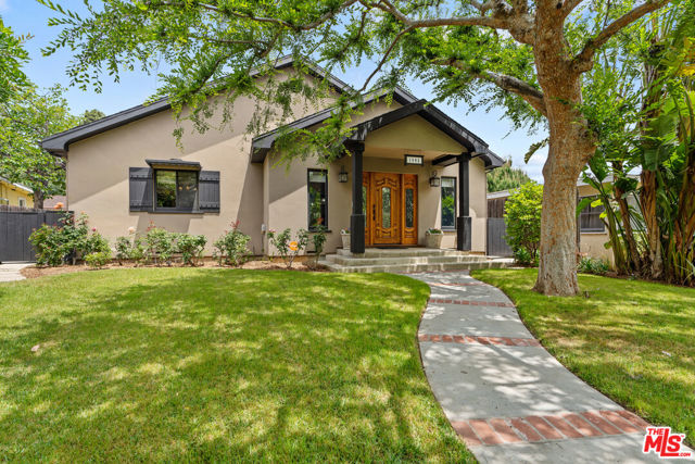 1865 E Villa Street, Pasadena CA: https://media.crmls.org/mediaz/4faf2503-ffa9-4e9b-bf1e-f6525cc56a8f.jpg