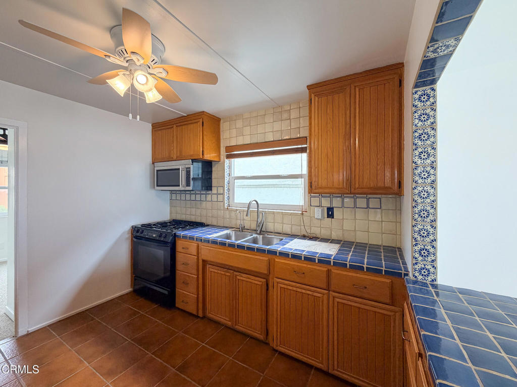 https://media.crmls.org/mediaz/4faf4b8e-efc4-4006-9356-0ae5f00fb436.jpg?preset=X-Large