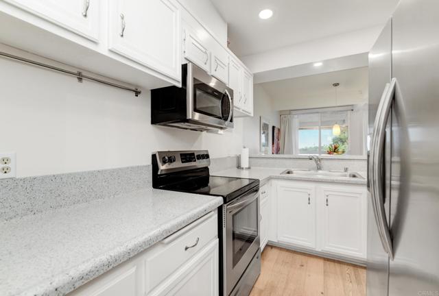 Detail Gallery Image 13 of 34 For 2323 Caringa Way #16,  Carlsbad,  CA 92009 - 2 Beds | 2 Baths