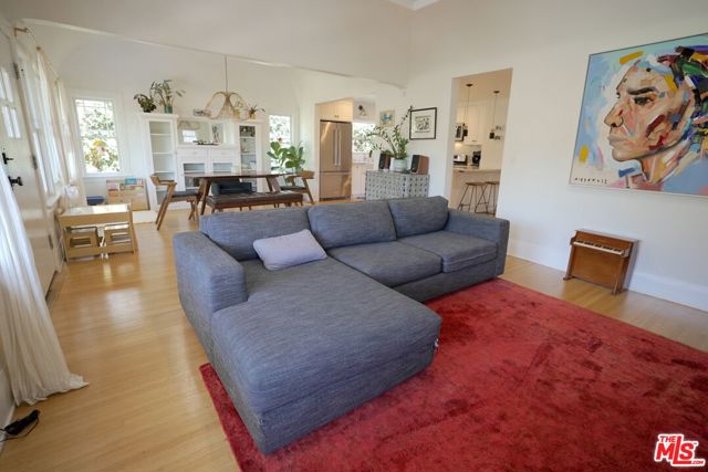 441 N Avenue 52, Los Angeles CA: https://media.crmls.org/mediaz/4fb078c7-f22b-483b-851b-909031221ed6.jpg