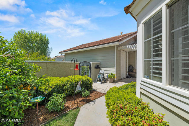 4570 N Vistapark Drive, Moorpark CA: https://media.crmls.org/mediaz/4fb09c78-7d49-4da6-b3bd-3f153f04f335.jpg