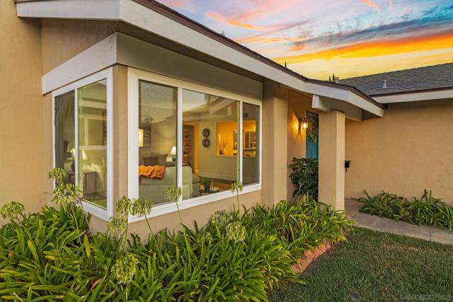 17133 Botero, San Diego CA: https://media.crmls.org/mediaz/4fb0b990-49ca-47ec-b450-76dc2fea94da.jpg