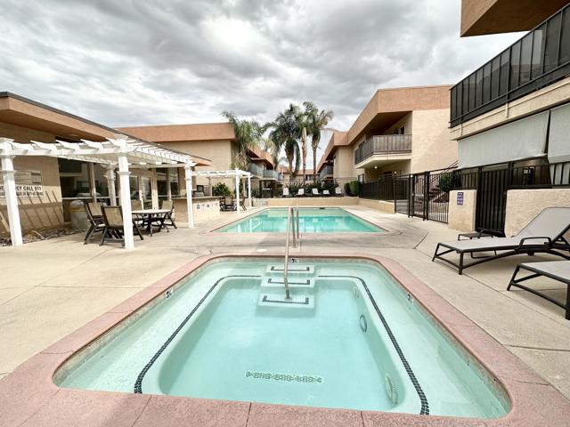 400 N Sunrise Way, Palm Springs CA: https://media.crmls.org/mediaz/4fb0d744-717b-443c-9e73-7a9545ca47d8.jpg