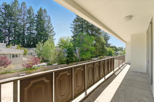 1330 University Drive, Menlo Park CA: https://media.crmls.org/mediaz/4fb13ea2-5f06-4593-a65f-9d71a6cc7a4b.jpg