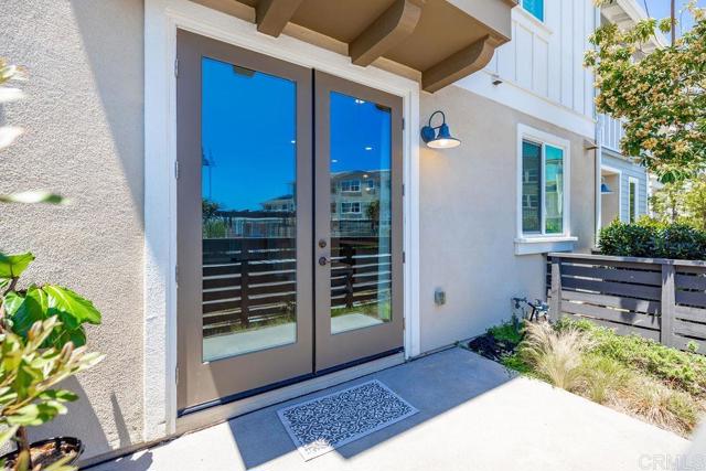 Detail Gallery Image 7 of 39 For 1105 Hibiscus Way, Oceanside,  CA 92054 - 3 Beds | 2/1 Baths