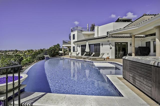 7335 El Fuerte St, Carlsbad CA: https://media.crmls.org/mediaz/4fb25cd8-f075-47c1-8ddf-0169d477f063.jpg