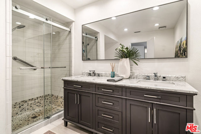 72305 Rodeo Way, Rancho Mirage CA: https://media.crmls.org/mediaz/4fb366f5-ce9c-430b-a702-84f1ce757797.jpg