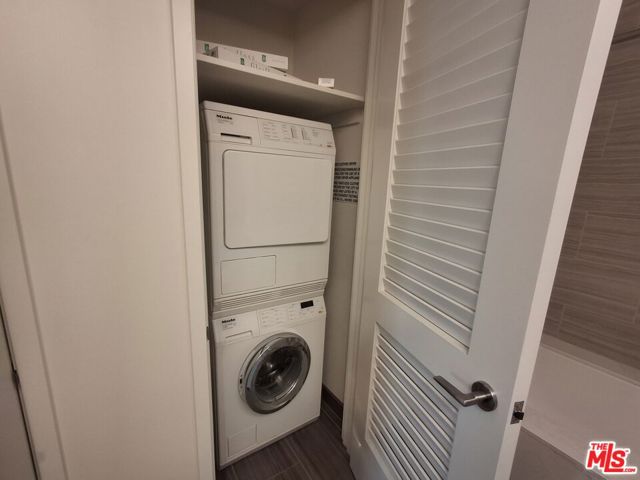 877 Francisco Street, Los Angeles CA: https://media.crmls.org/mediaz/4fb37653-353c-4435-8c3c-9eb9364710c4.jpg