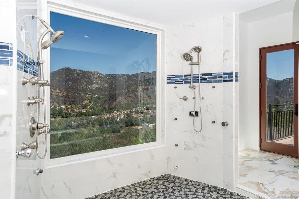 https://media.crmls.org/mediaz/4fb37cf3-48f4-47f0-bc28-faa32689888e.jpg?preset=X-Large