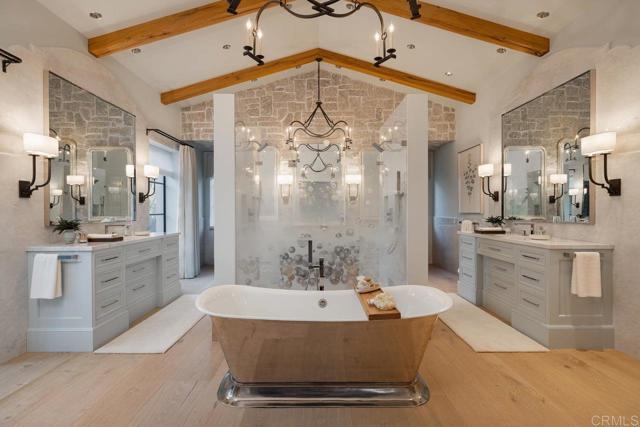 17845 Via de Fortuna, Rancho Santa Fe CA: https://media.crmls.org/mediaz/4fb3bd20-85c2-4b10-8530-9844fd218f72.jpg