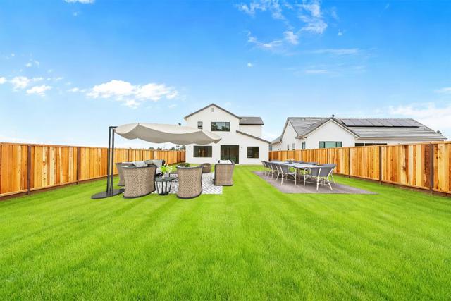 425 Maria Drive, Hollister CA: https://media.crmls.org/mediaz/4fb3d5a2-17f8-4129-bac3-3b061f18d892.jpg