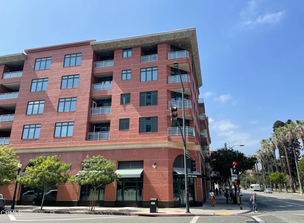 125 N Raymond Avenue #211
