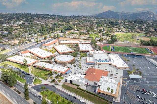 2927 Lawrence Ln, Escondido CA: https://media.crmls.org/mediaz/4fb467e9-a31a-47e5-9928-e096892a4b1d.jpg