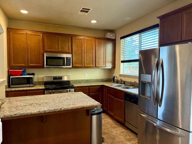 631 Heirloom Place, King City CA: https://media.crmls.org/mediaz/4fb4e1a9-7847-446e-b420-b40b15cd0060.jpg