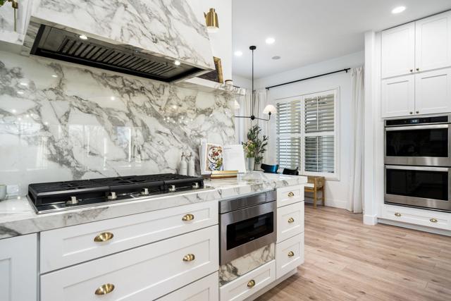33 Calle La Reina, Rancho Mirage CA: https://media.crmls.org/mediaz/4fb60615-5b82-45df-b8d8-1acd15dfc12e.jpg