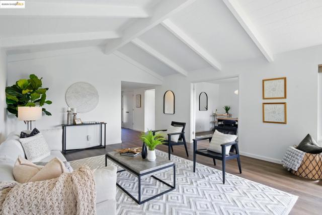 7927 Phaeton Dr, Oakland CA: https://media.crmls.org/mediaz/4fb62b66-a385-4dcf-8ae5-4fc863b62cee.jpg