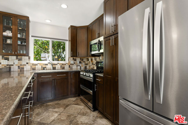 7818 Toland Avenue, Los Angeles CA: https://media.crmls.org/mediaz/4fb66f1e-3836-485d-a95b-186f8b2fb267.jpg