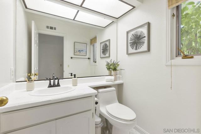 1549 Ventana Drive, Escondido CA: https://media.crmls.org/mediaz/4fb6afd3-2a34-48dd-8c56-8c1dc13cb5ff.jpg