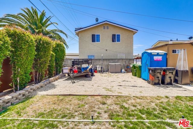 7220 10th Avenue, Los Angeles CA: https://media.crmls.org/mediaz/4fb6e8b7-04b8-4498-9662-899717042f59.jpg