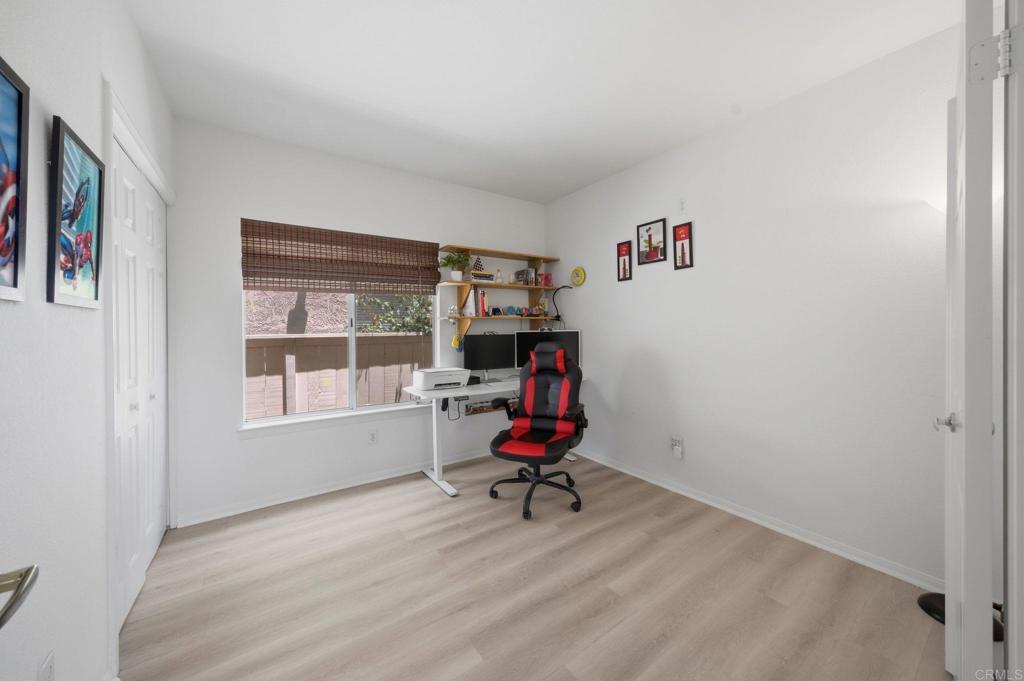 https://media.crmls.org/mediaz/4fb74b9a-a2eb-44b5-923f-adeac89f48eb.jpg?preset=X-Large