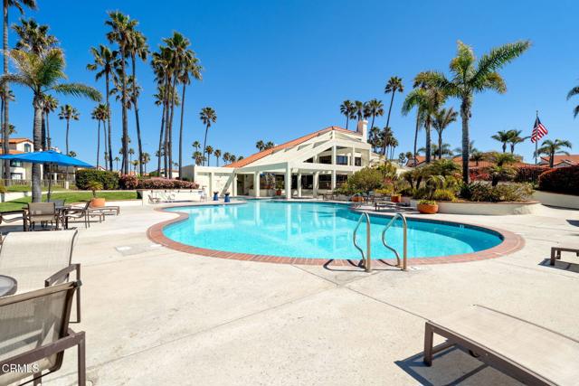 2206 Martinique Lane, Oxnard CA: https://media.crmls.org/mediaz/4fb7955e-3ce0-43b5-9140-84bfad494394.jpg