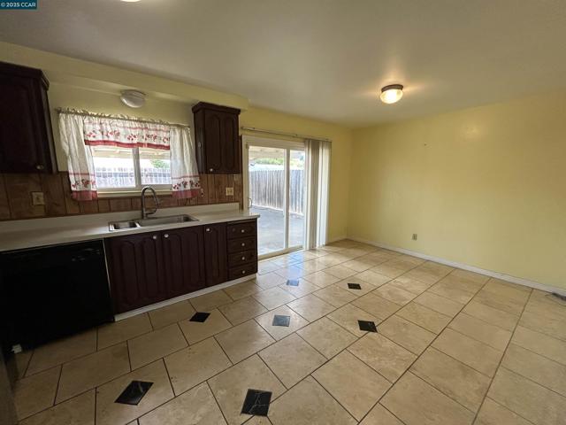 26 Leeward Way, Pittsburg CA: https://media.crmls.org/mediaz/4fb82d6a-91d2-483c-aed2-fd256c17e1c2.jpg