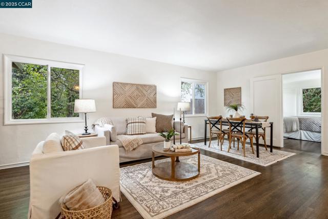5810 Estates Dr, Oakland CA: https://media.crmls.org/mediaz/4fb8cdca-c605-45da-ba5c-de6dffdda97f.jpg