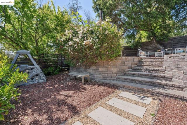 2847 Shasta Rd, Berkeley CA: https://media.crmls.org/mediaz/4fb8f0d5-6aa0-4185-a3c9-8b29a8f1643a.jpg