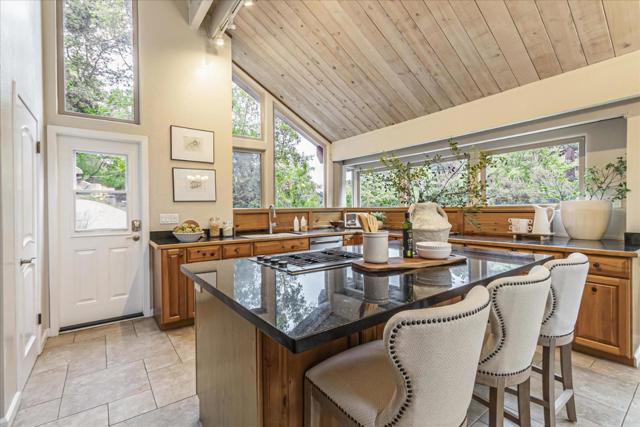 19233 Mountain Way, Los Gatos CA: https://media.crmls.org/mediaz/4fba3d18-f1f2-41dd-857f-81e61e507d67.jpg