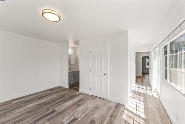 2320 Cutting Blvd, Richmond CA: https://media.crmls.org/mediaz/4fba8b04-6469-444d-ba7b-d35cf582525e.jpg