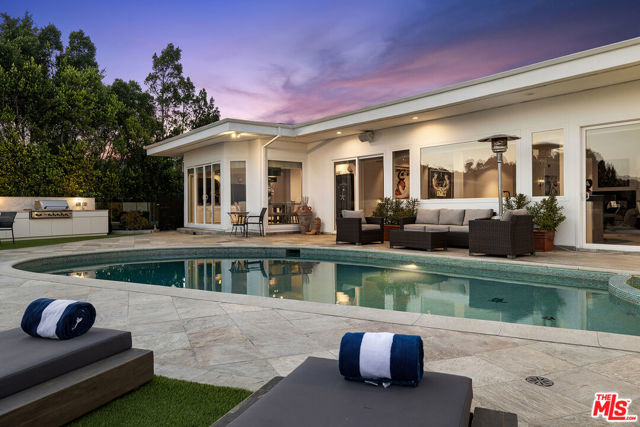 7834 Electra Drive, Los Angeles CA: https://media.crmls.org/mediaz/4fba93e4-00f7-42b0-9f12-de748cbce054.jpg