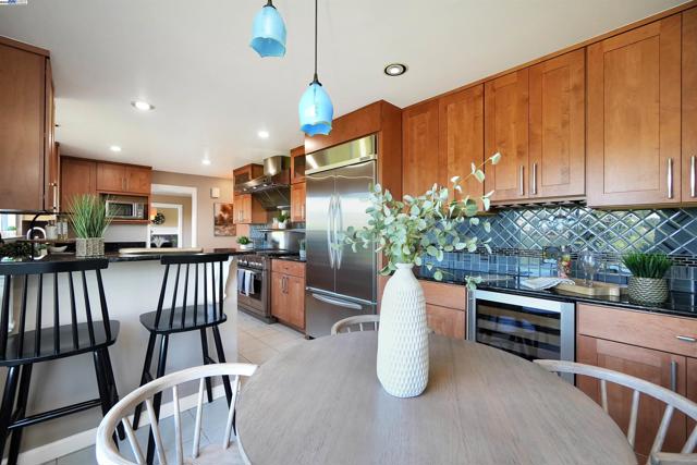 3218 Oakes Dr, Hayward CA: https://media.crmls.org/mediaz/4fbaba26-c29b-4119-9b64-b651dd1c0aa7.jpg