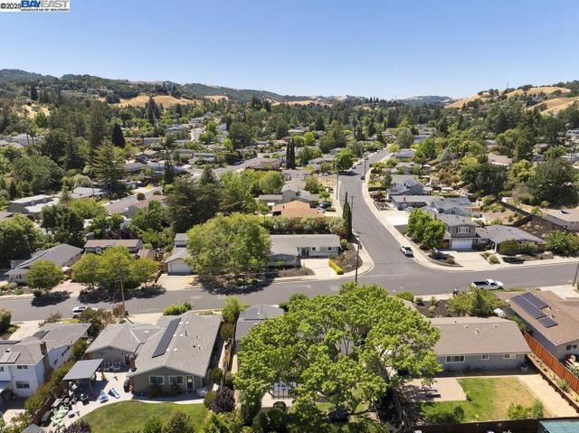6649 Waverly Rd, Martinez CA: https://media.crmls.org/mediaz/4fbaf6d4-8984-471b-8577-afb9514db05f.jpg