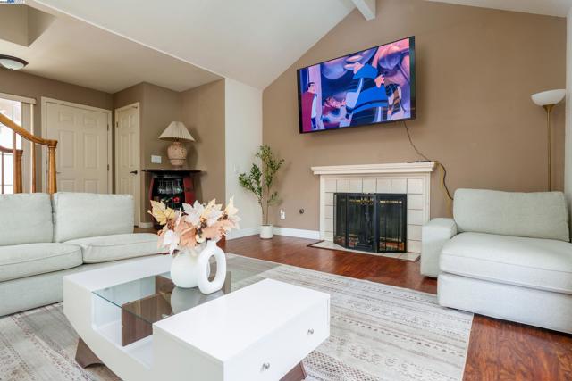 7691 Church Street, Gilroy CA: https://media.crmls.org/mediaz/4fbb178d-7fd6-4af8-81dc-62a8cbdf3aeb.jpg