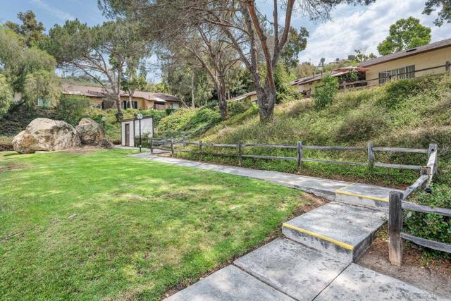 9270 Amys St, Spring Valley CA: https://media.crmls.org/mediaz/4fbb7f90-c4f2-49e8-b6ae-d20e3952a222.jpg