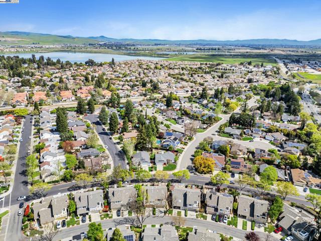1549 Trimingham Drive, Pleasanton CA: https://media.crmls.org/mediaz/4fbbb5fe-c6fa-424b-9c87-d19e488180c0.jpg