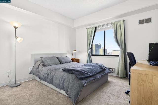 988 Franklin St, Oakland CA: https://media.crmls.org/mediaz/4fbbeb3b-08d3-4c32-b9ed-500211bf3097.jpg