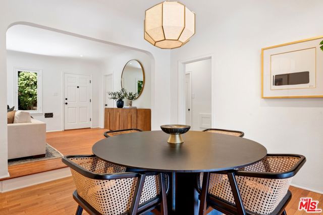 2116 Princeton Avenue, Los Angeles CA: https://media.crmls.org/mediaz/4fbbf0dd-1280-46af-a893-a81b5a690319.jpg