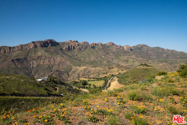 9522 Cotharin Road, Malibu CA: https://media.crmls.org/mediaz/4fbc13d8-de30-4f67-abcf-e54e545e2aaf.jpg