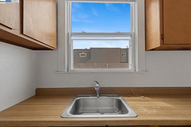 40 Acton St, Daly City CA: https://media.crmls.org/mediaz/4fbc697f-47f6-436a-baa6-4ce0466d73d6.jpg
