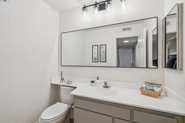 101 Carob Ln, Alameda CA: https://media.crmls.org/mediaz/4fbc8a83-dbdd-4f05-ad3e-77bbacd18b04.jpg