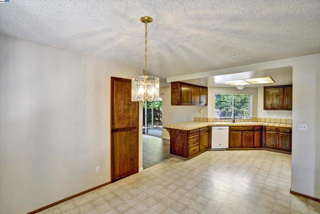 901 Basalt Way, Antioch CA: https://media.crmls.org/mediaz/4fbc8b88-fa9f-4dc5-baf2-efed38446bac.jpg