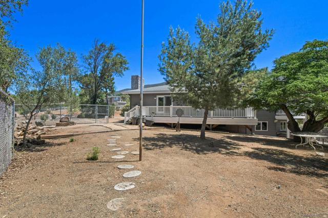 3165 Torreon Dr, Alpine CA: https://media.crmls.org/mediaz/4fbc8e04-cd24-40e3-a438-ac806fef0f92.jpg
