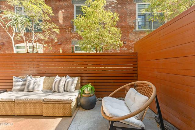 Detail Gallery Image 17 of 53 For 530 S Hewitt St #144,  Los Angeles,  CA 90013 - 2 Beds | 1/1 Baths