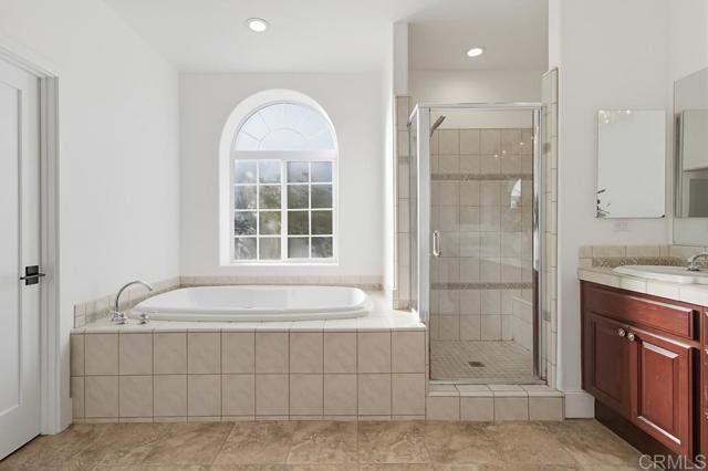 2241 Via Corto, Fallbrook CA: https://media.crmls.org/mediaz/4fbce640-6d75-4fa5-8f77-38f0dc3042f9.jpg